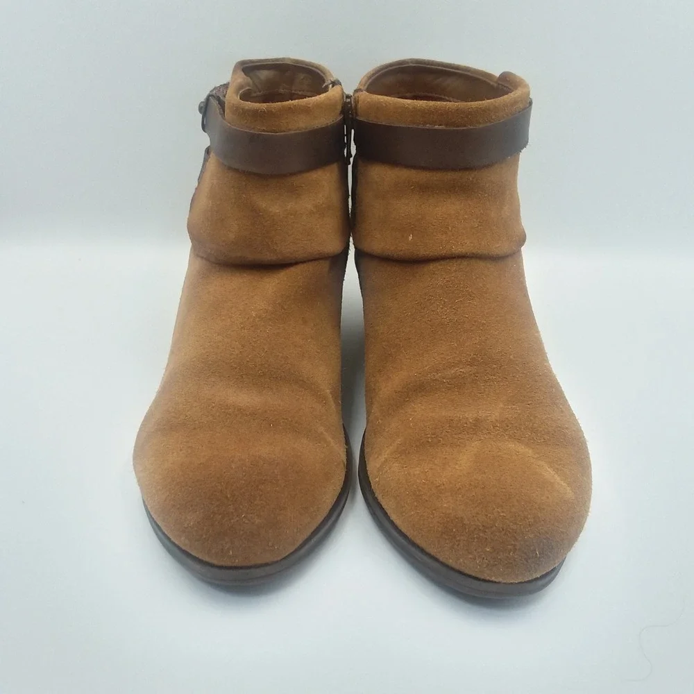 Clarks Ankle Boots Suede Leather Strap Accent Heel Booties‎ Size 7.5